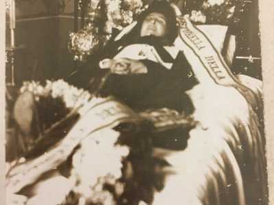 Melanie mor� 6 mesi dopo il suo arrivo in Puglia, nella notte tra il 14 e il 15 dicembre 1904. �Si racconta che un contadino passando sotto il suo balcone quella sera ud� un canto liturgico corale provenire dalla sua finestra � afferma Padre Angelo -: l'uom� pens� che la donna fosse in compagnia, invece Melanie fu ritrovata da sola a terra esanime�